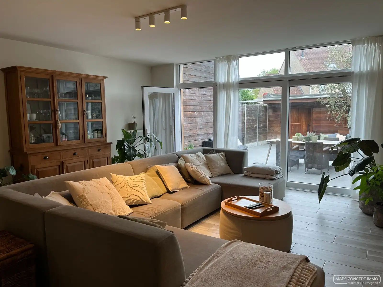 Gerenoveerde woning met garage te huur vlakbij centrum van Kortrijk foto 2