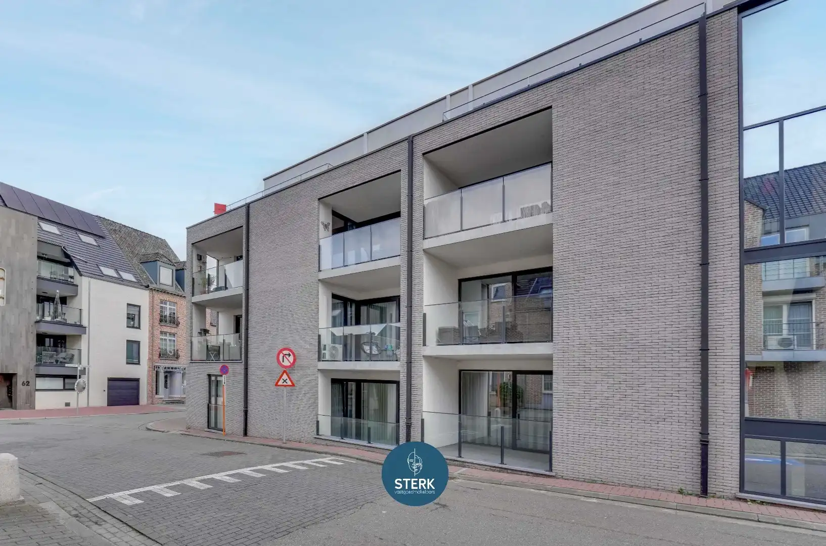 RECENT APPARTEMENT INCLUSIEF PARKING + 2 BERGINGEN IN CENTRUM LANAKEN !  foto 30