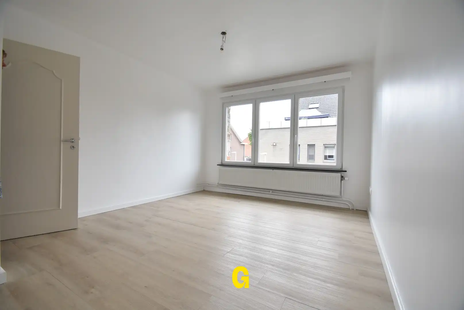 Halfopen woning met drie slaapkamers, tuin en twee garages in hartje Bilzen foto 20