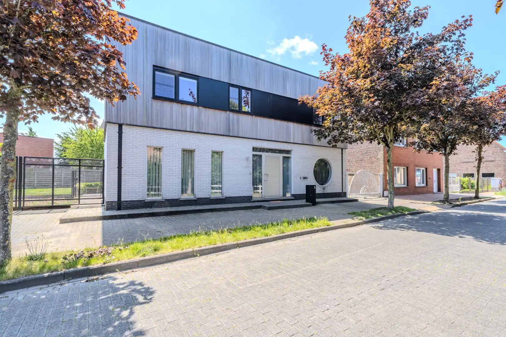 Instapklare ruime woning met 4 slaapkamers en zonnige tuin foto {{pictureIndex}}
