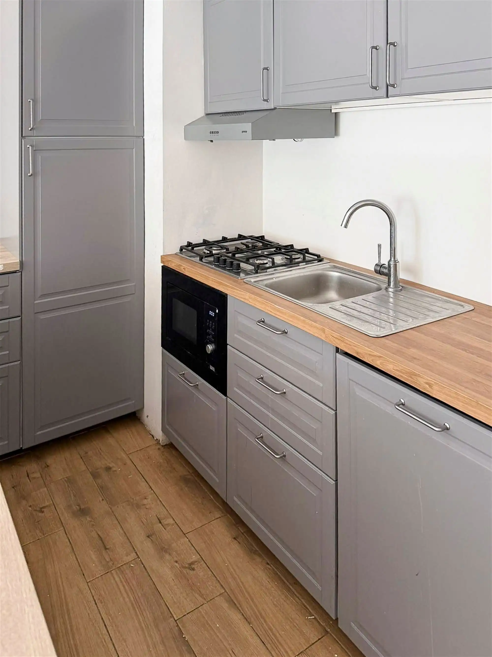 Instapklaar 2 slaapkamer appartement met gezellige tuin foto 8
