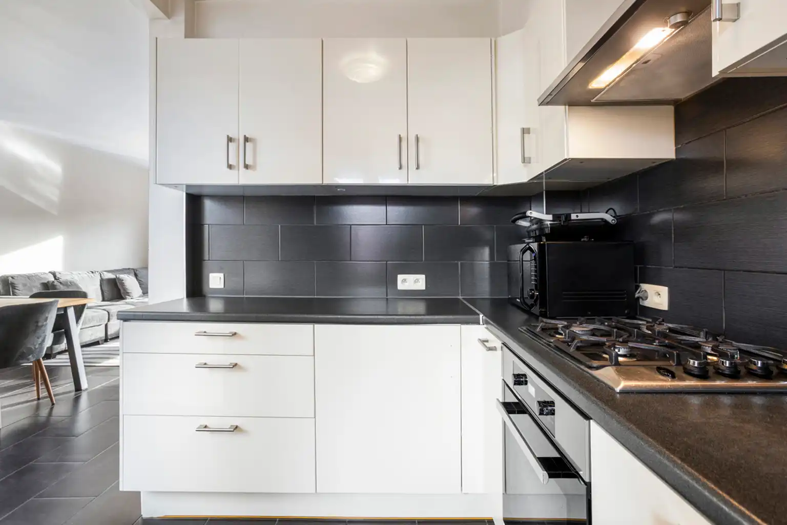 Gerenoveerde bel-étage woning met garage foto 20