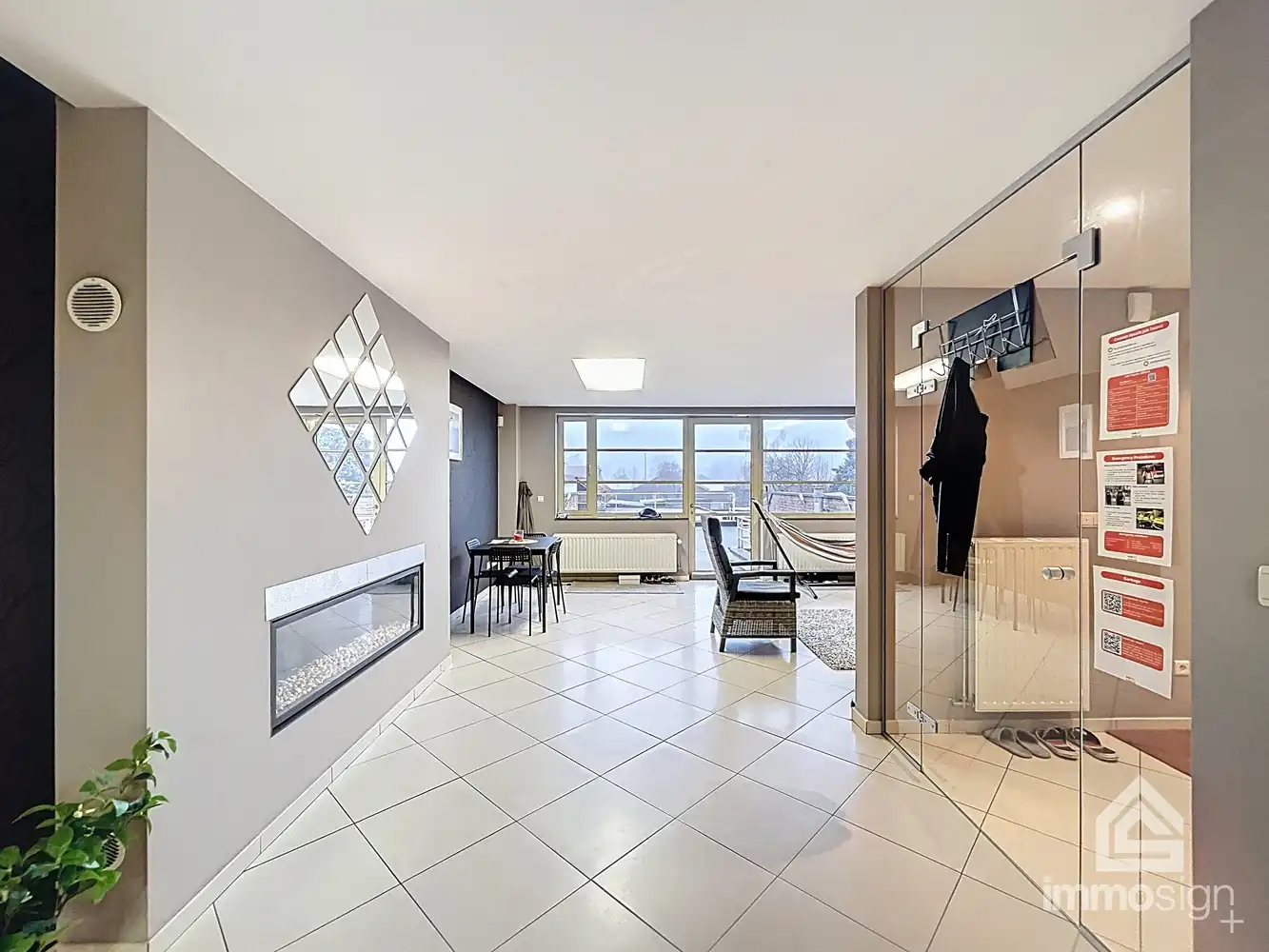 Ruim appartement met groot terras, 2 slaapkamers en carport in Peer centrum foto 7