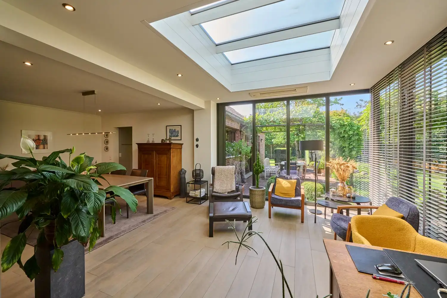 Karaktervolle energiecorrecte vrijstaande woning met praktijkruimte, 4/5 slaapkamers en zuidgerichte parktuin foto 4
