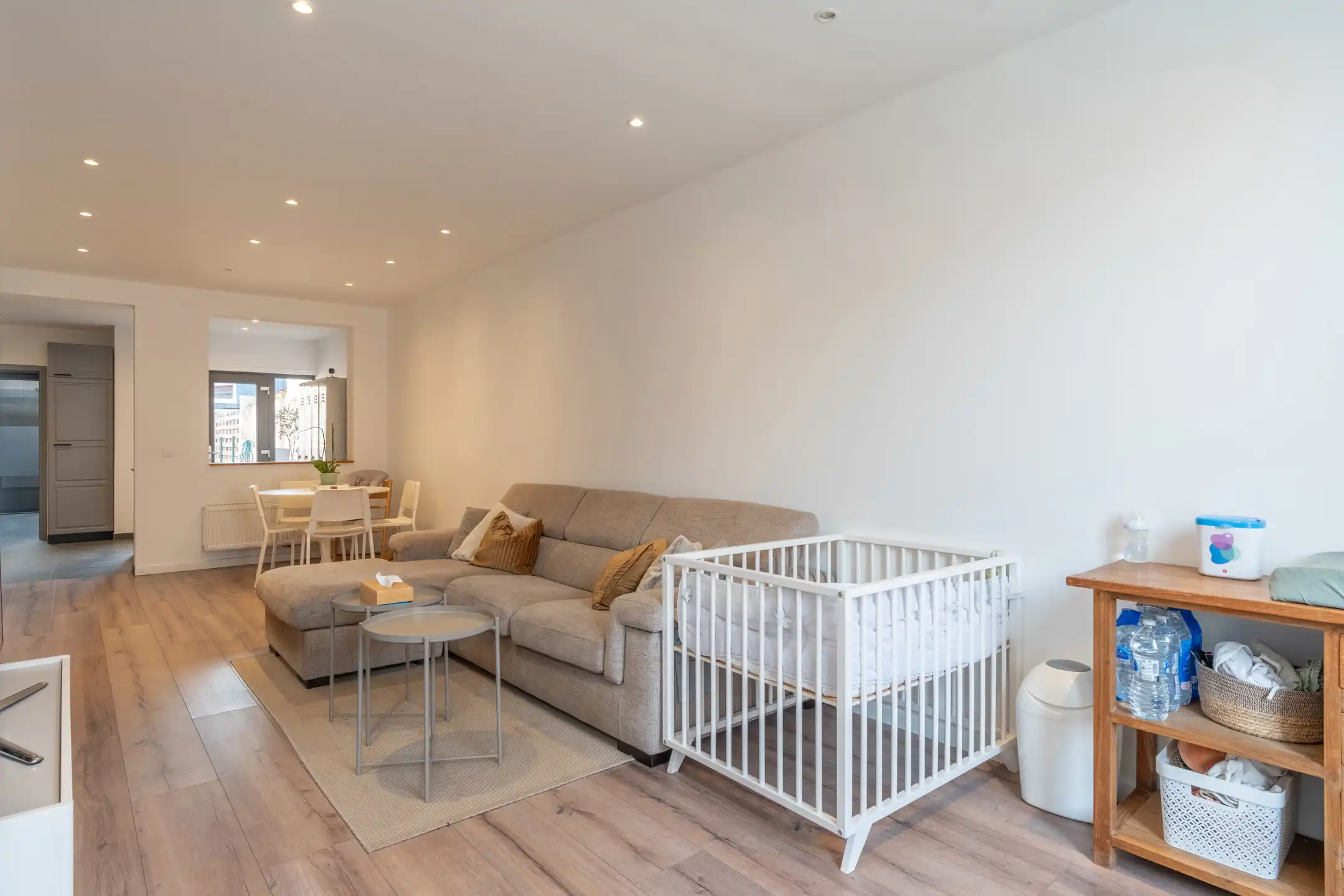 Recent gerenoveerde woning (2023) met 2 slaapkamers en gezellige stadstuin. foto 5