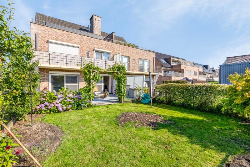 Ruim gelijkvloers appartement met mooie tuin en autostaanplaats foto 11