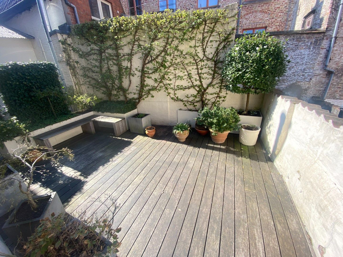 Karaktervolle / historische burgerwoning op het Jan Van Eyckplein te Brugge. foto 11