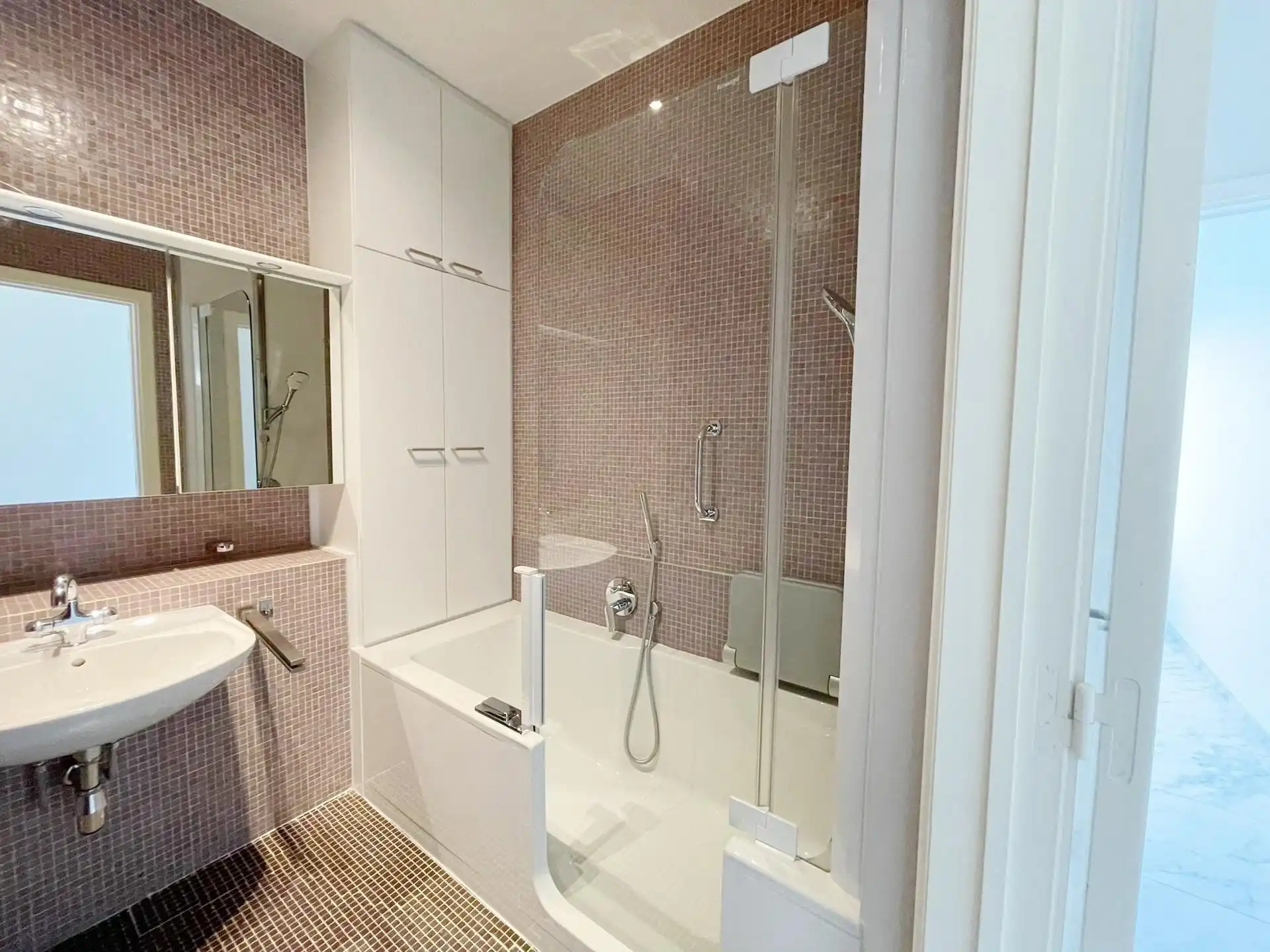 Zéér ruim appartement op een steenworp van het Valaarpark foto 7