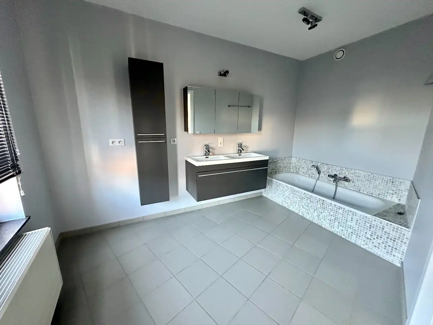 Gezellig duplexappartement op de 2e verdieping, centraal gelegen in het hart van Tongeren. foto 8