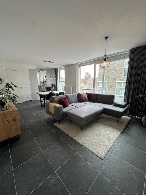 Modern appartement met 2 slaapkamers, terras en 2 ondergrondse staanplaatsen. foto 8
