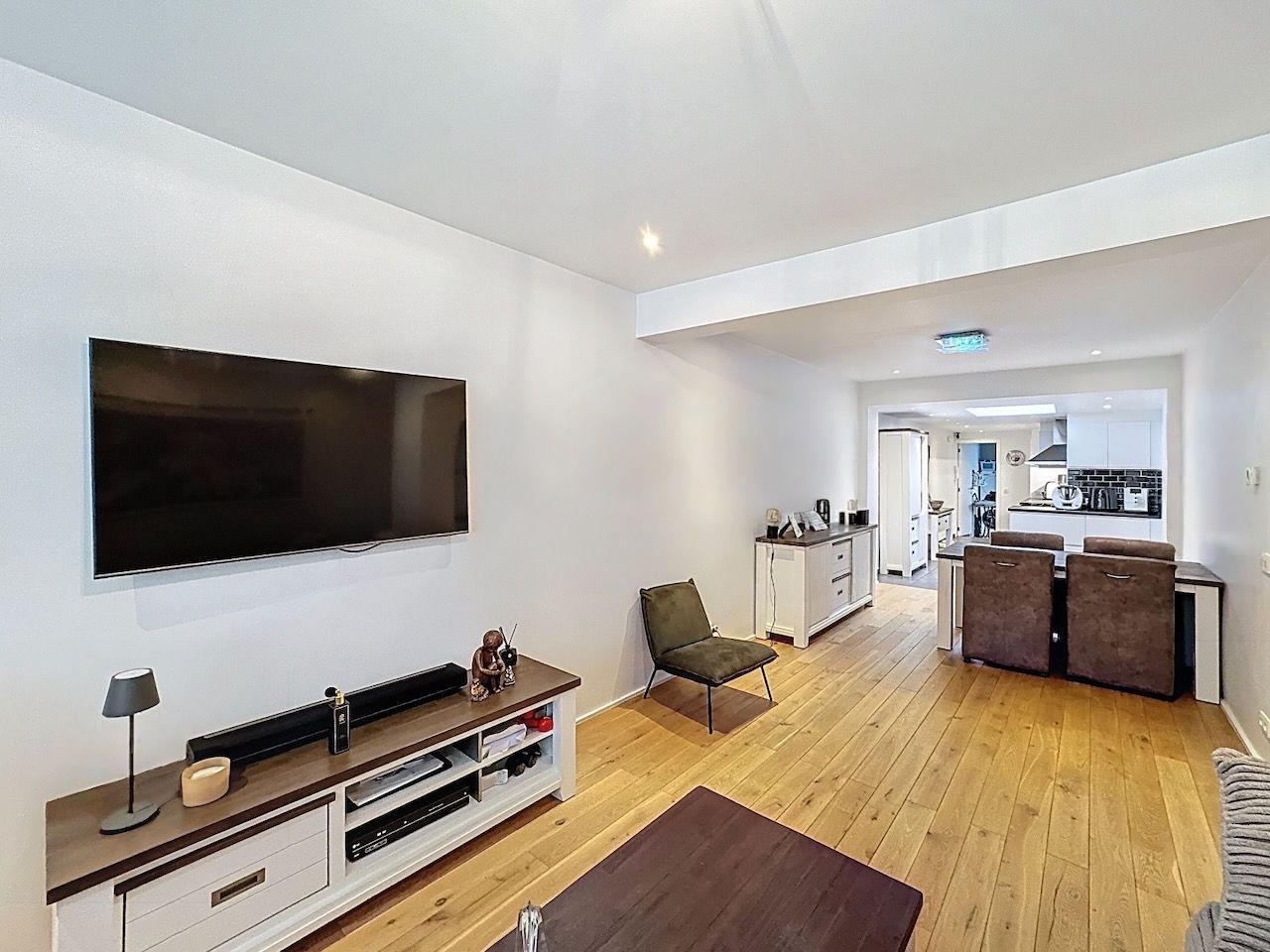 Comfortabel wonen in een gerenoveerde rijwoning met karakter foto 4