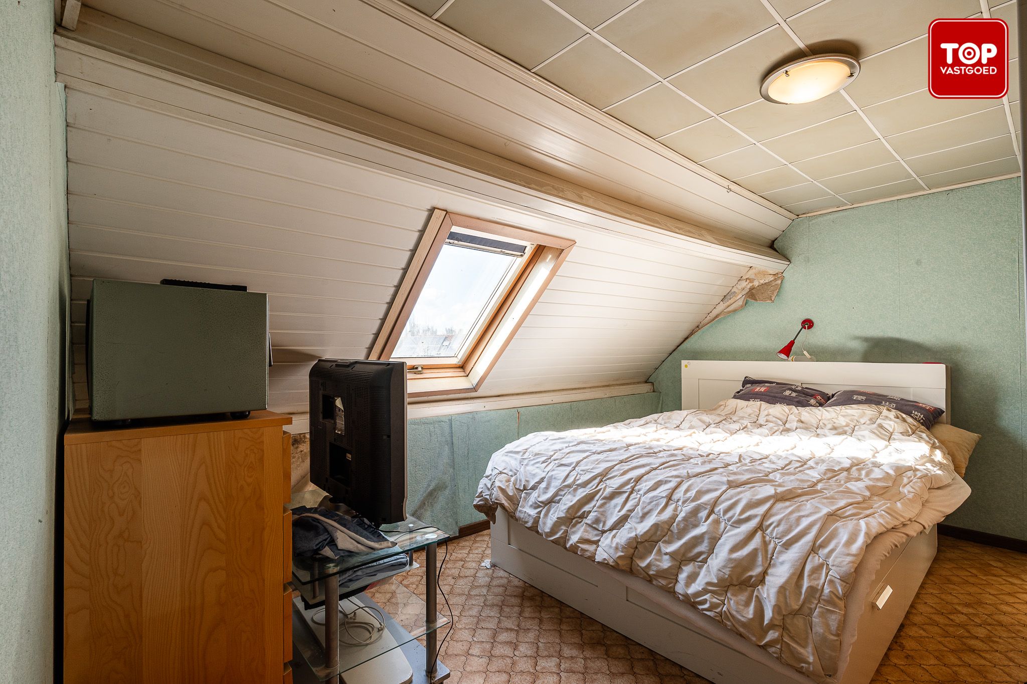 Woning met 3 slaapkamers en garage met aparte toegang.  foto 14