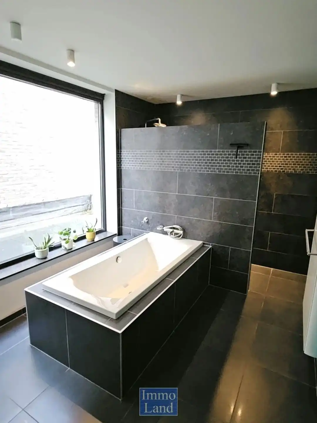 Zeer energiezuinige rustig gelegen woning, binnen de grote ring van Hasselt. foto 19