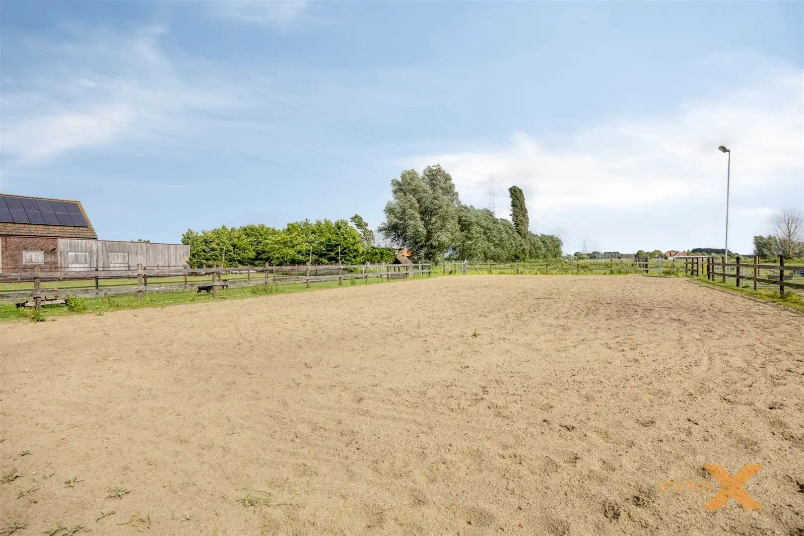 INSTAPKLARE HOEVEWONING MET STALLINGEN EN WEIDEN foto 41