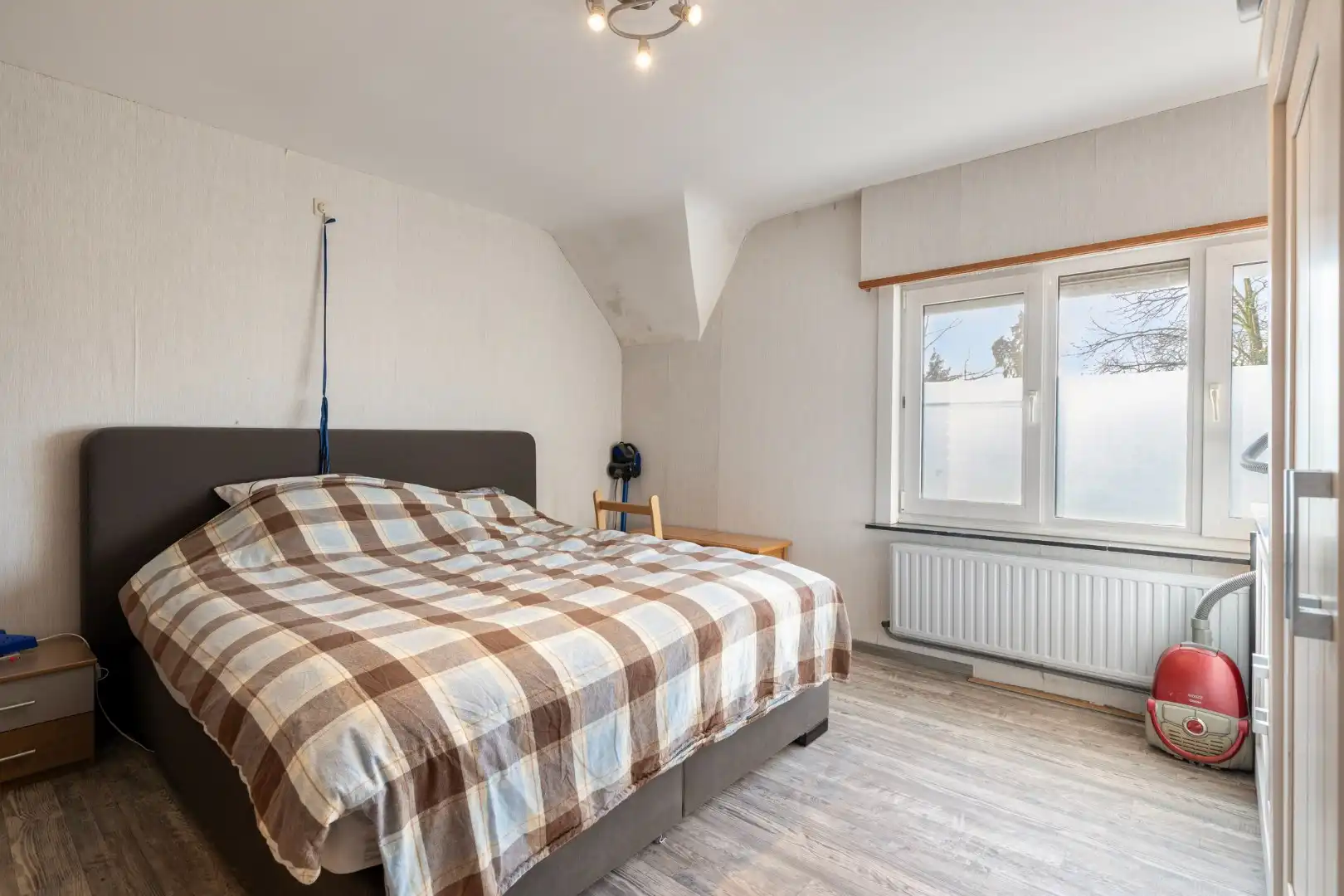 Te renoveren woning met 3 slpks op een prachtig perceel van 1.428 m² !  foto 11