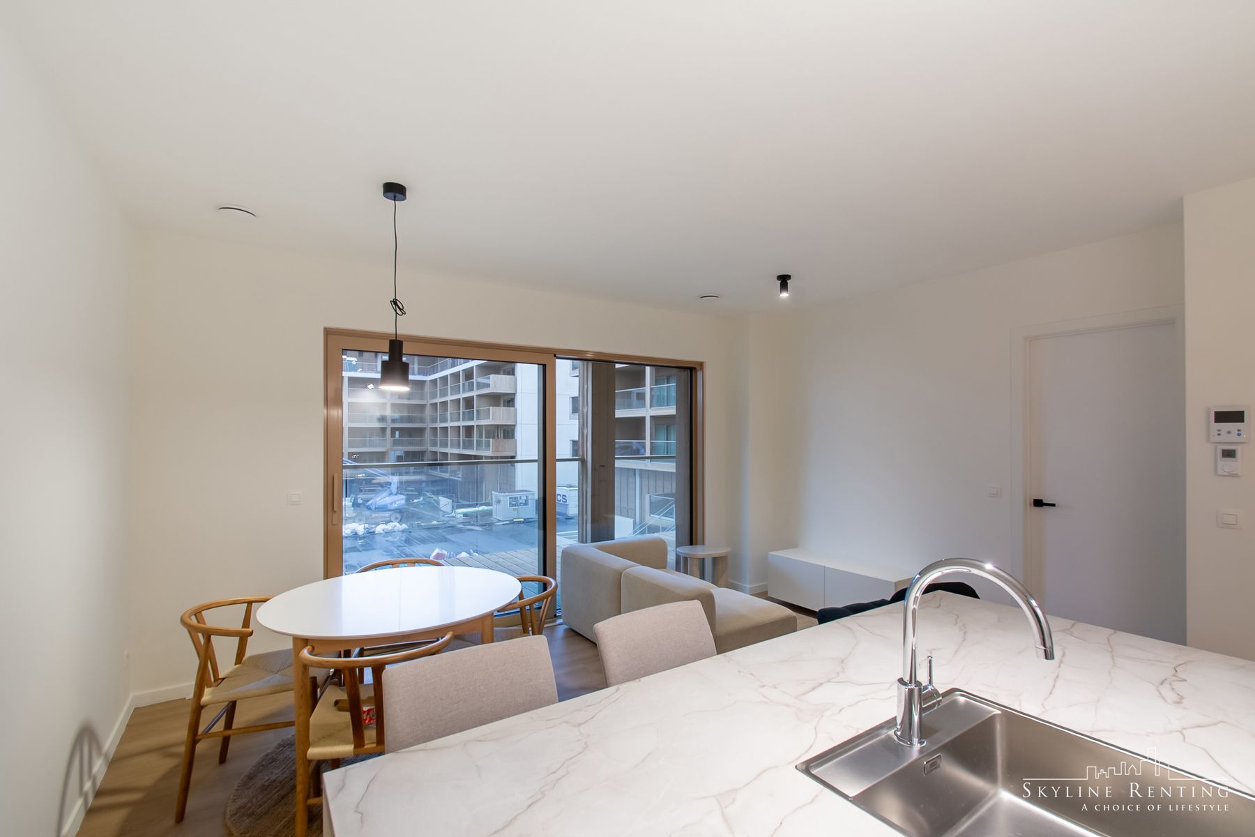 Gemeubeld 2 slpk (of 1 bureau) app. met mooi terrras foto 4