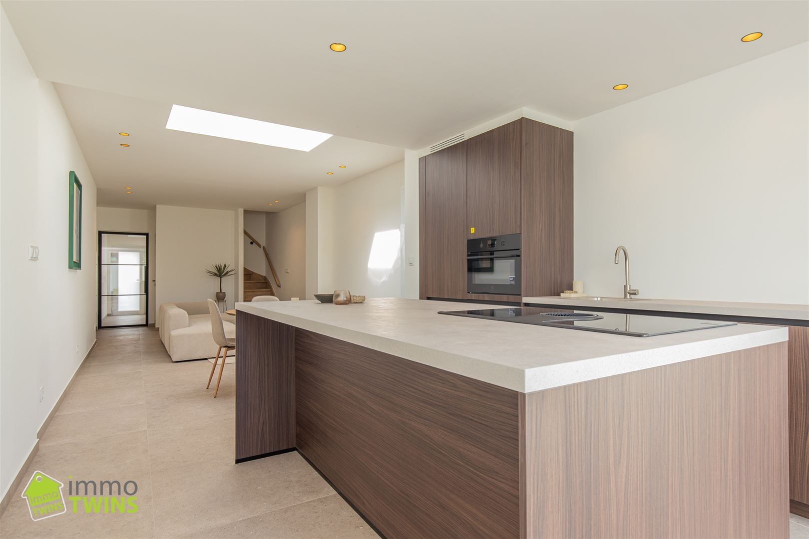 Totaal gerenoveerde, instapklare woning in hartje Beveren foto {{pictureIndex}}