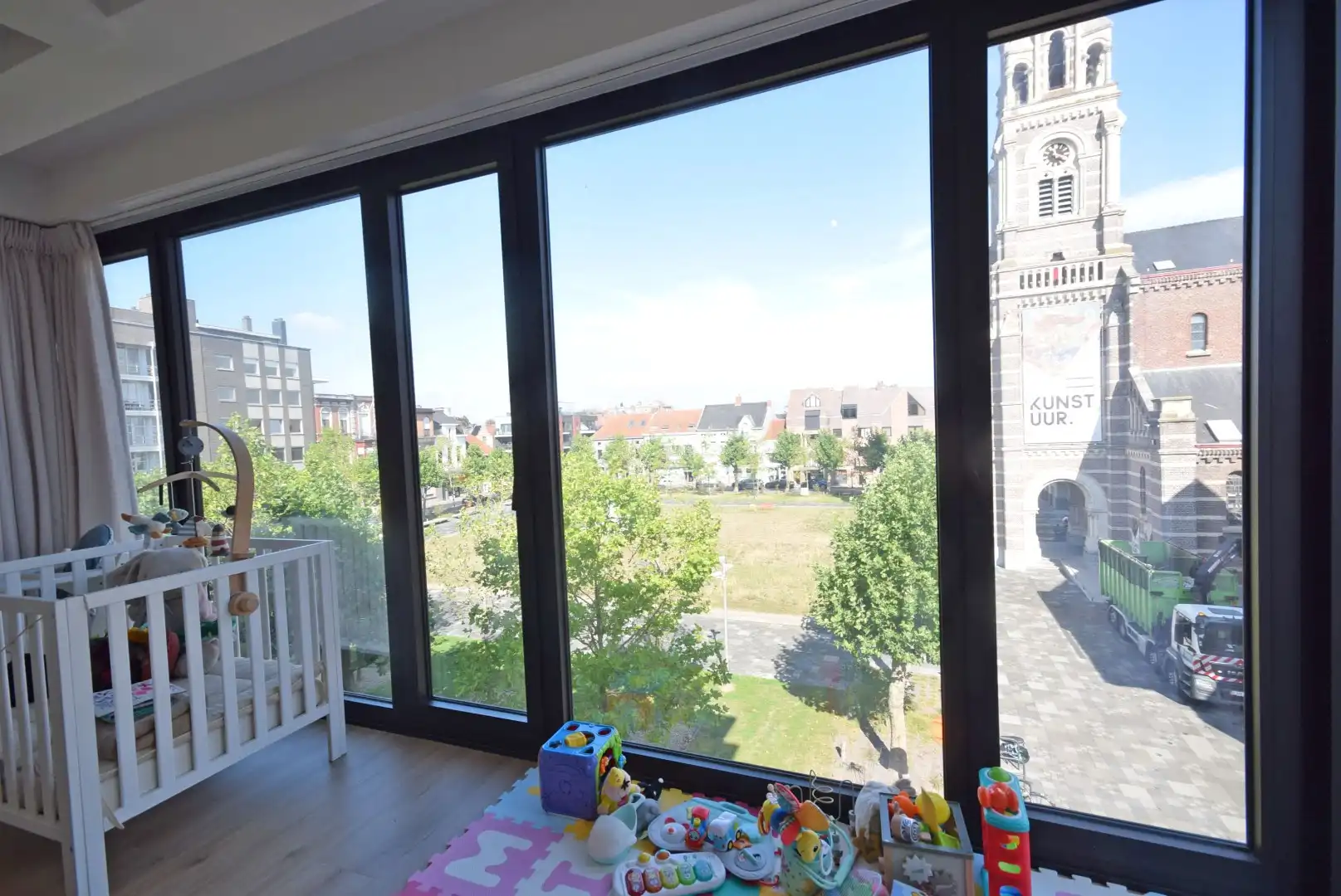 Gezellig 1-slaapkamerappartement met panoramisch zicht in het stadscentrum foto 6