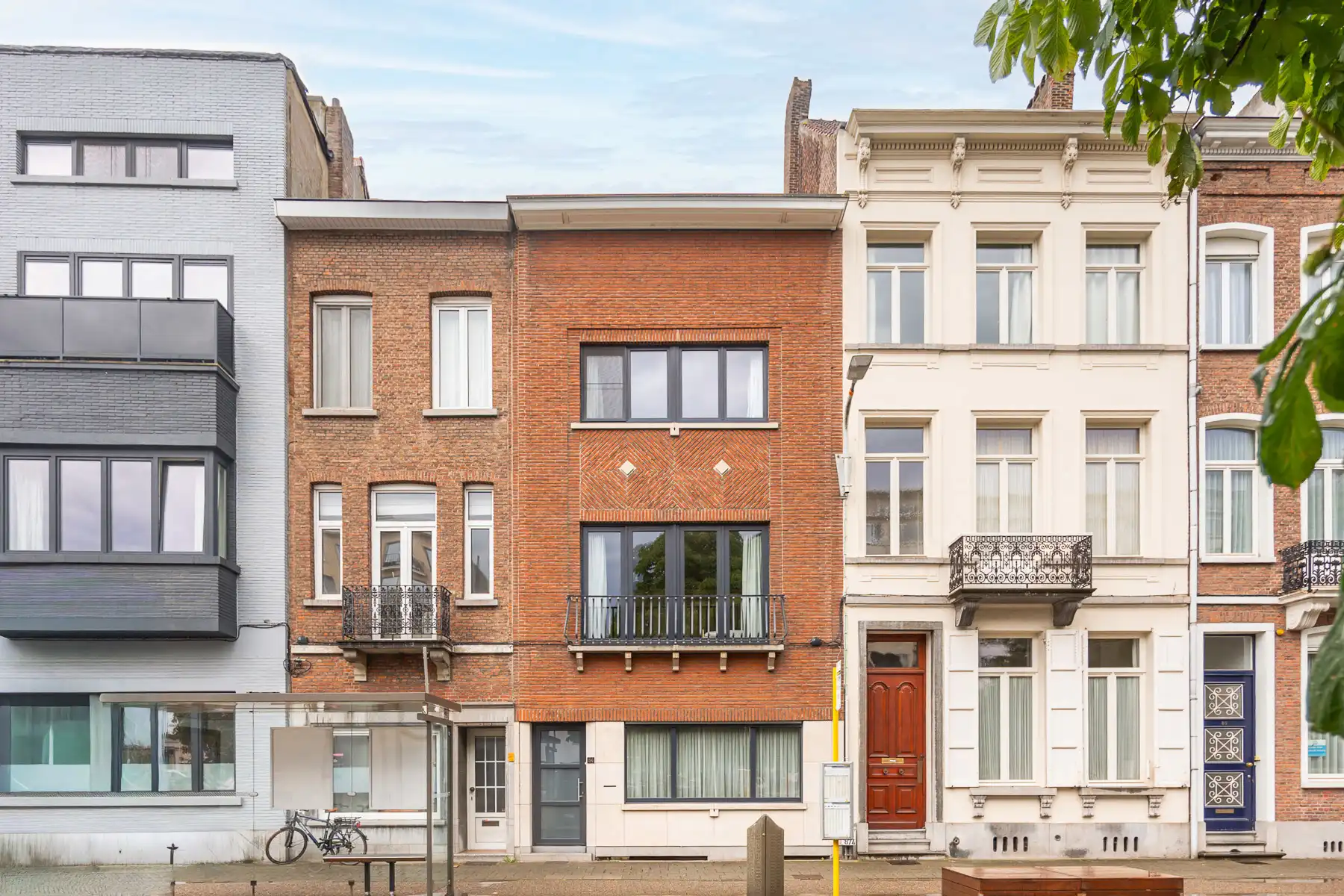 Hoofdfoto van de publicatie: Ruime herenwoning met prachtige tuin in hartje Mechelen