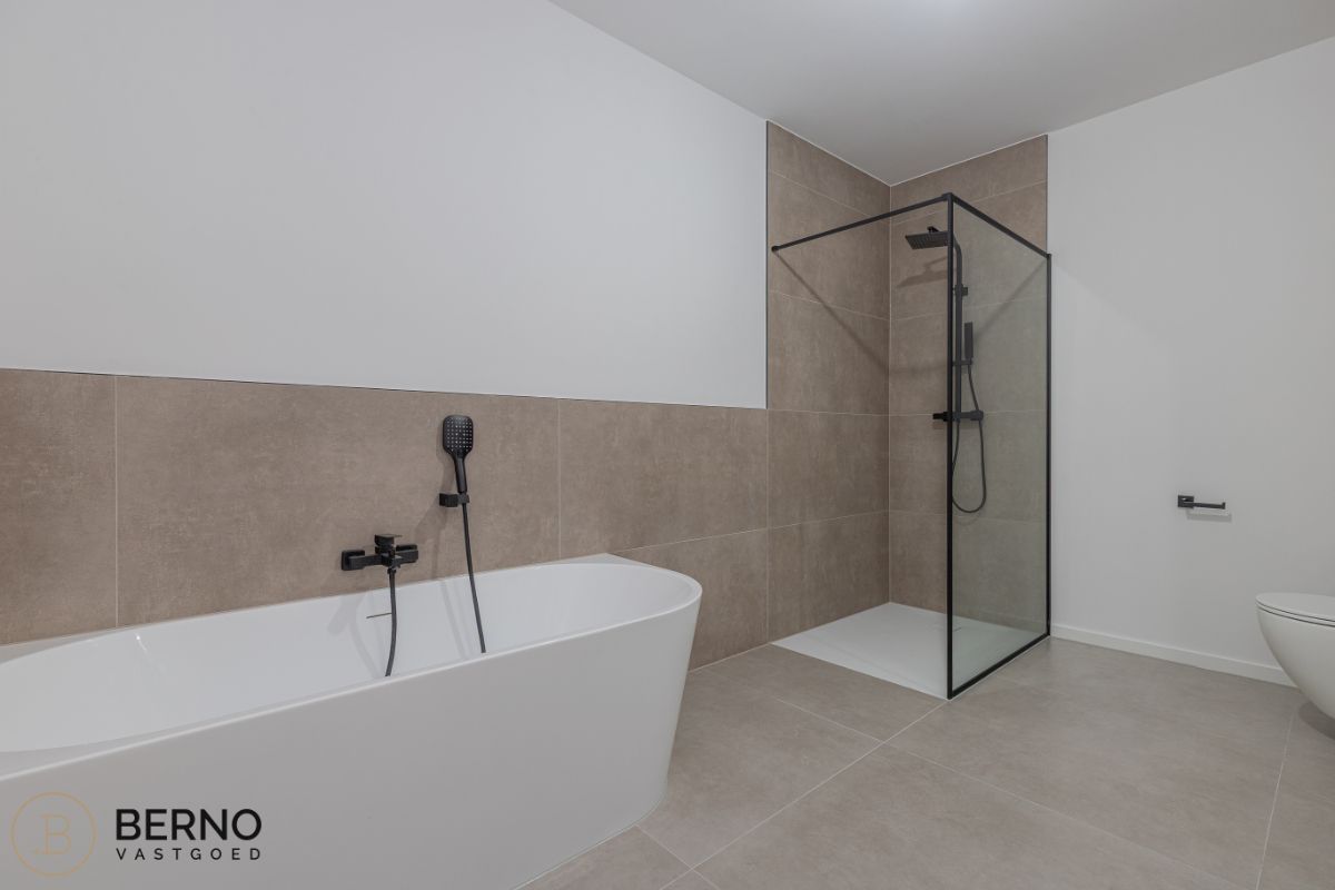 Nieuwbouwwoning met tuin foto 8