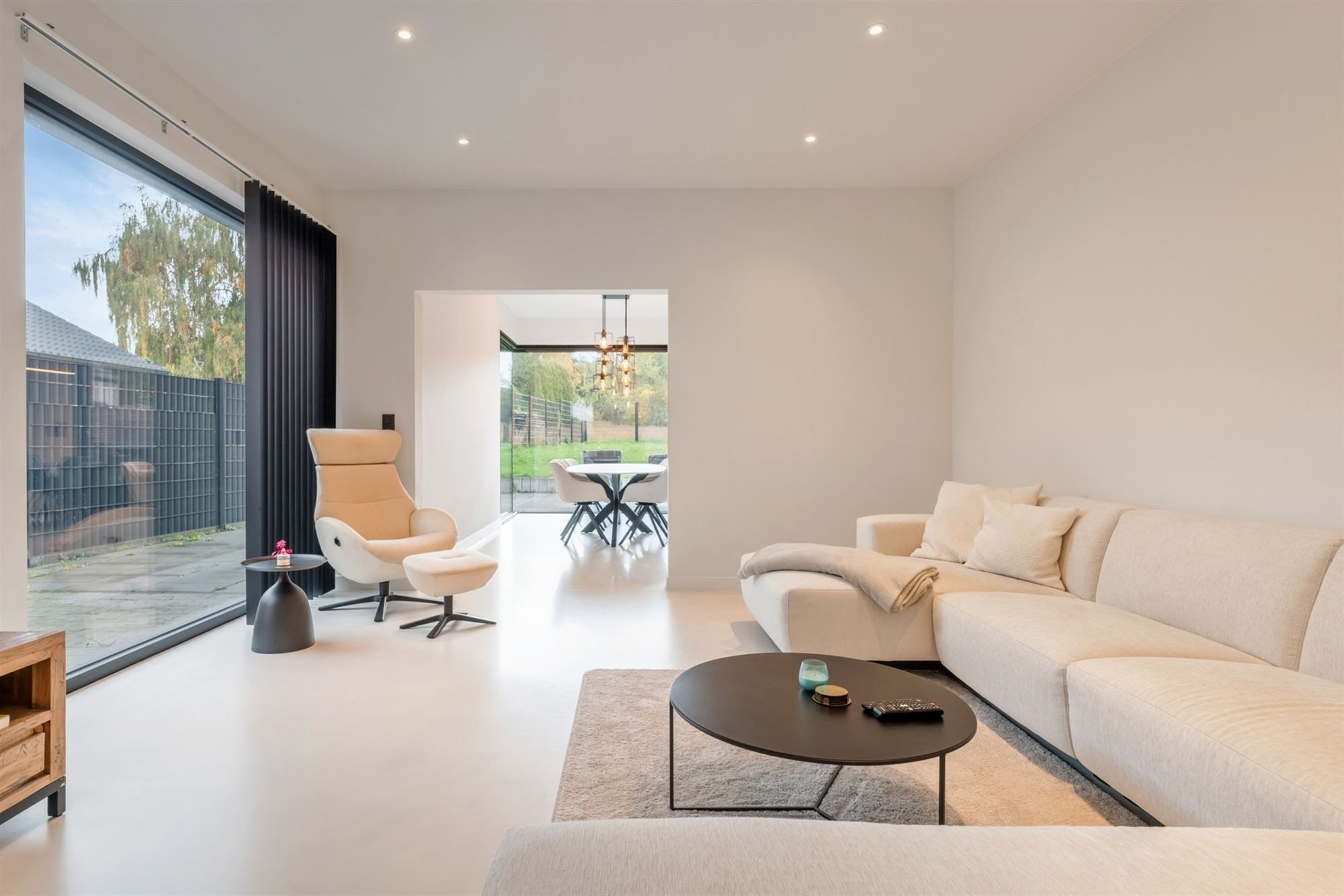 MODERNE VOLLEDIG AFGEWERKTE EN INSTAPKLARE WONING MET 3 SLAAPKAMERS EN POLYVALENTE KELDER VOOR BIJBEROEP foto 4