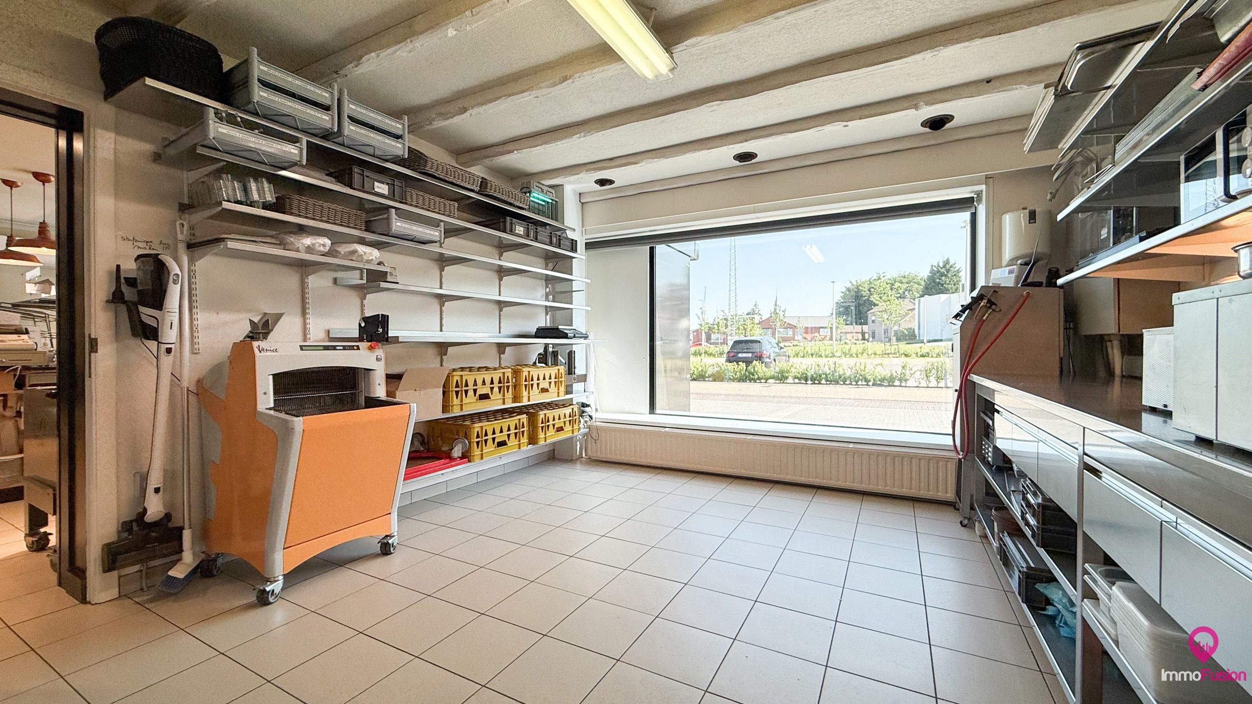 Instapklare bakkerij met woonst in het centrum van Zolder! foto 33