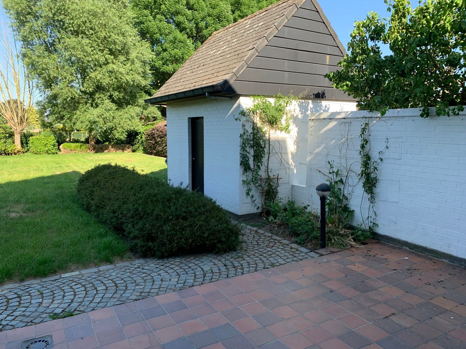 RUIME WONING MET 3 SLAAPKAMERS EN PRACHTIGE TUIN foto 23