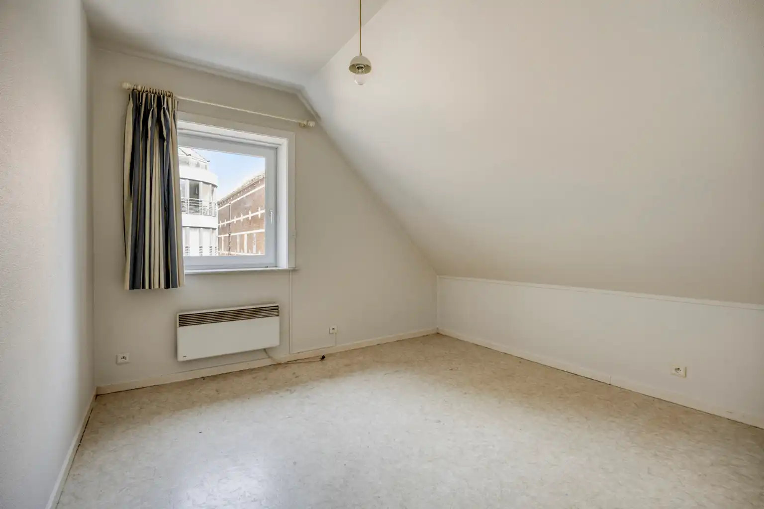 instapklare driegevelwoning voor, ideaal gelegen in Asse foto 17