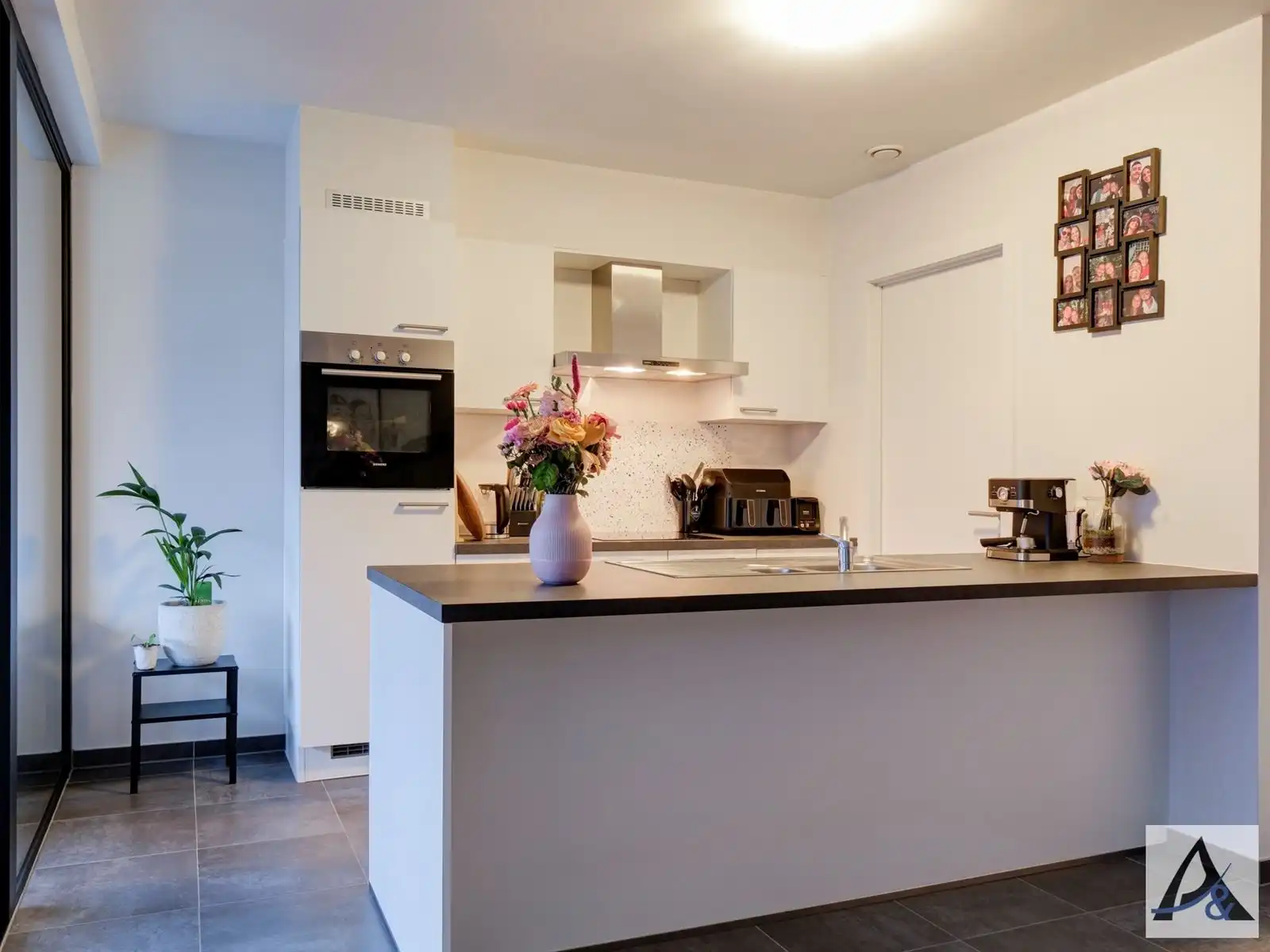 Modern en instapklaar appartement met 2 slaapkamers en zuidgericht terras foto 11
