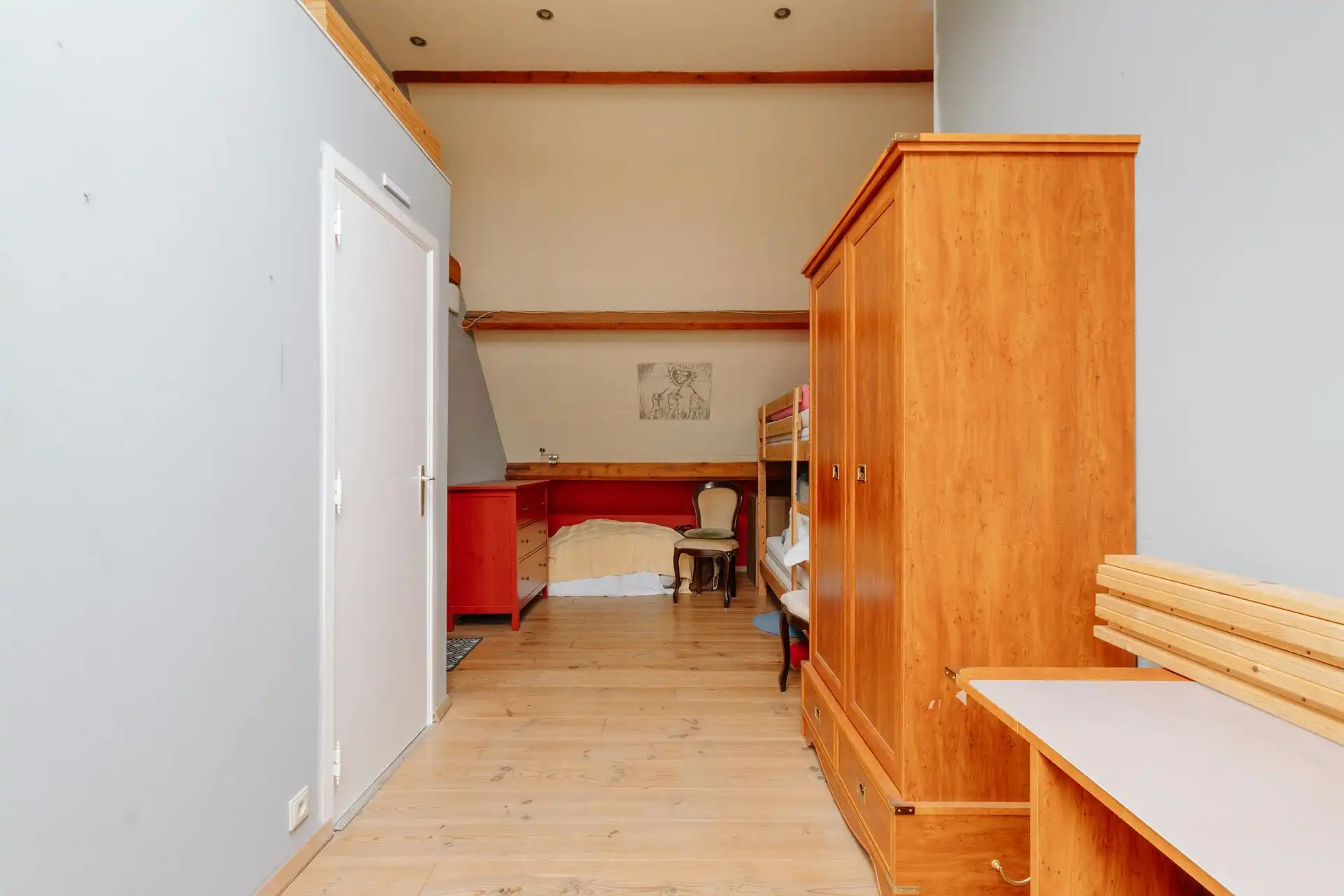 Gezinswoning met vier slaapkamers + tuin en garage foto 15