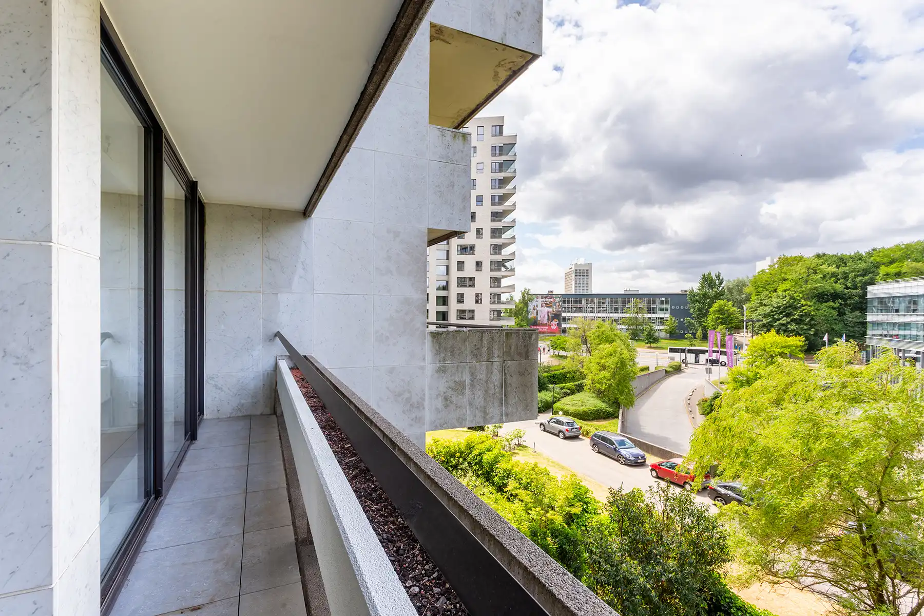Modern nieuw gerenoveerd 2 slpk app + terras foto 10