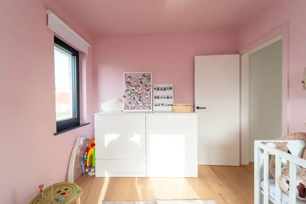 VOLLEDIG GERENOVEERDE OPEN BEBOUWING MET 4 SLAAPKAMERS EN GARAGE foto 13