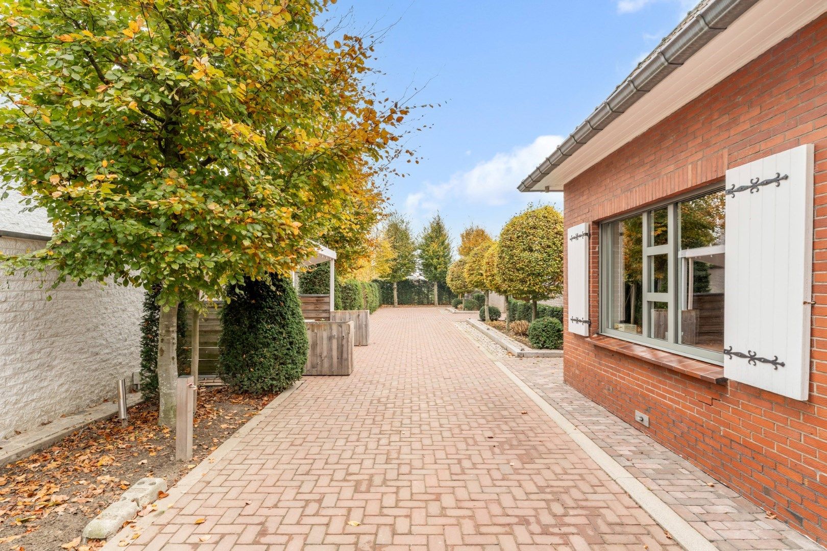 Ruime gezinswoning voorzien van 4 slaapkamers, een polyvalente ruimte en een dubbele carport op een perceel van 8a85ca!  foto 31