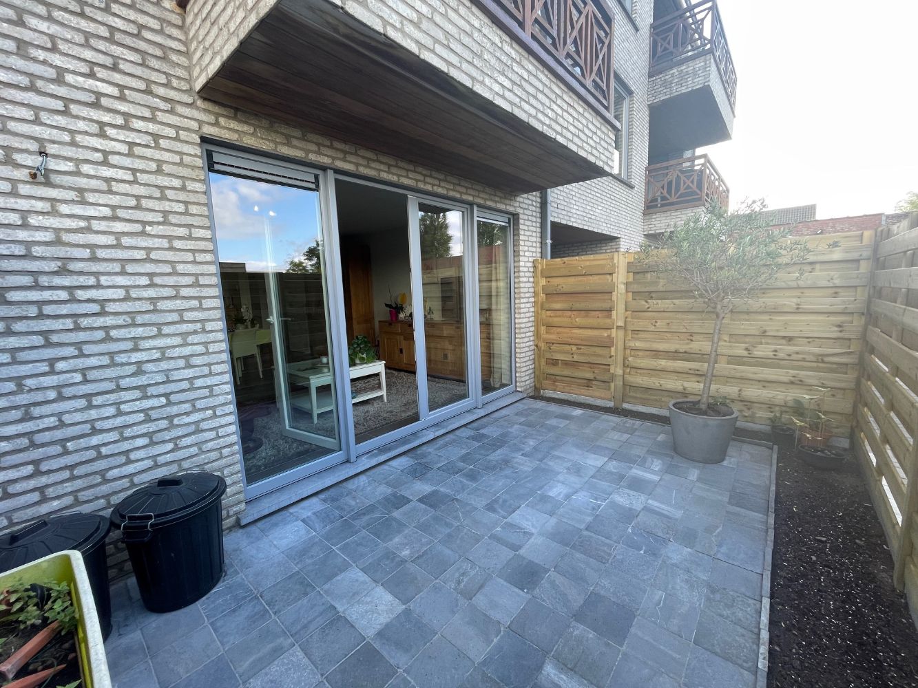 Ongemeubeld gelijkvloersappartement met twee slaapkamers, een terras en een staanplaats. foto 7