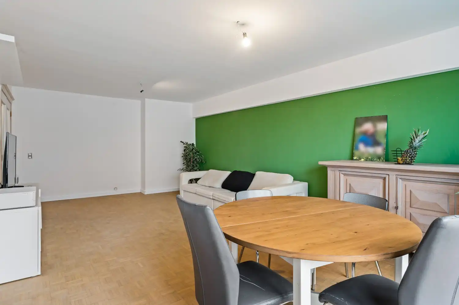 Gerenoveerd appartement met 2 slaapkamers en staanplaatsen te Antwerpen! foto 5