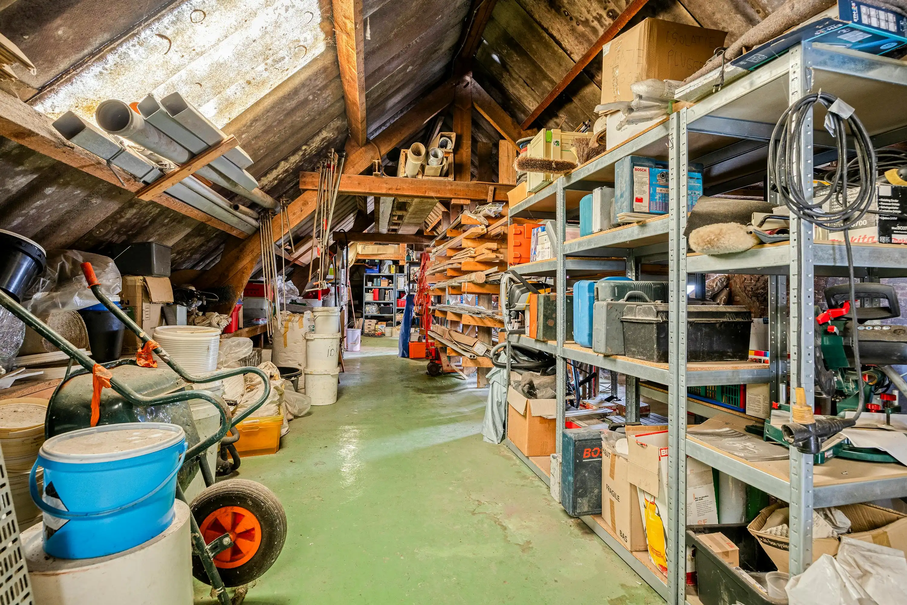 Veelzijdig eigendom met ruime woning, handelspand en magazijn foto 45