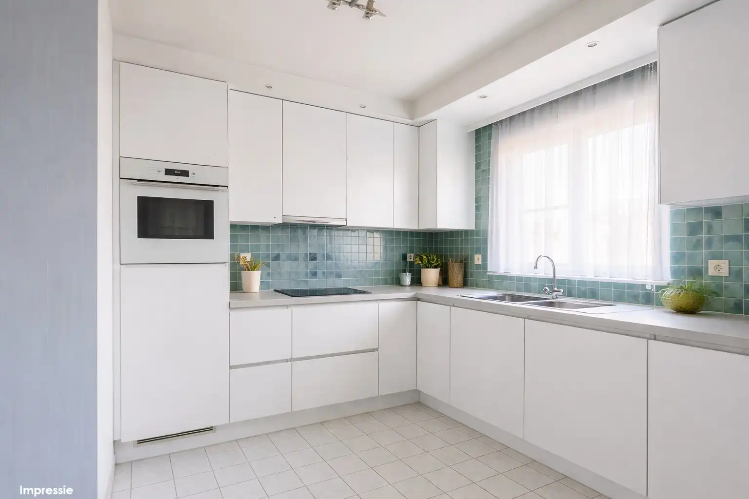 Centraal gelegen appartement met drie slaapkamers en veel lichtinval foto 8