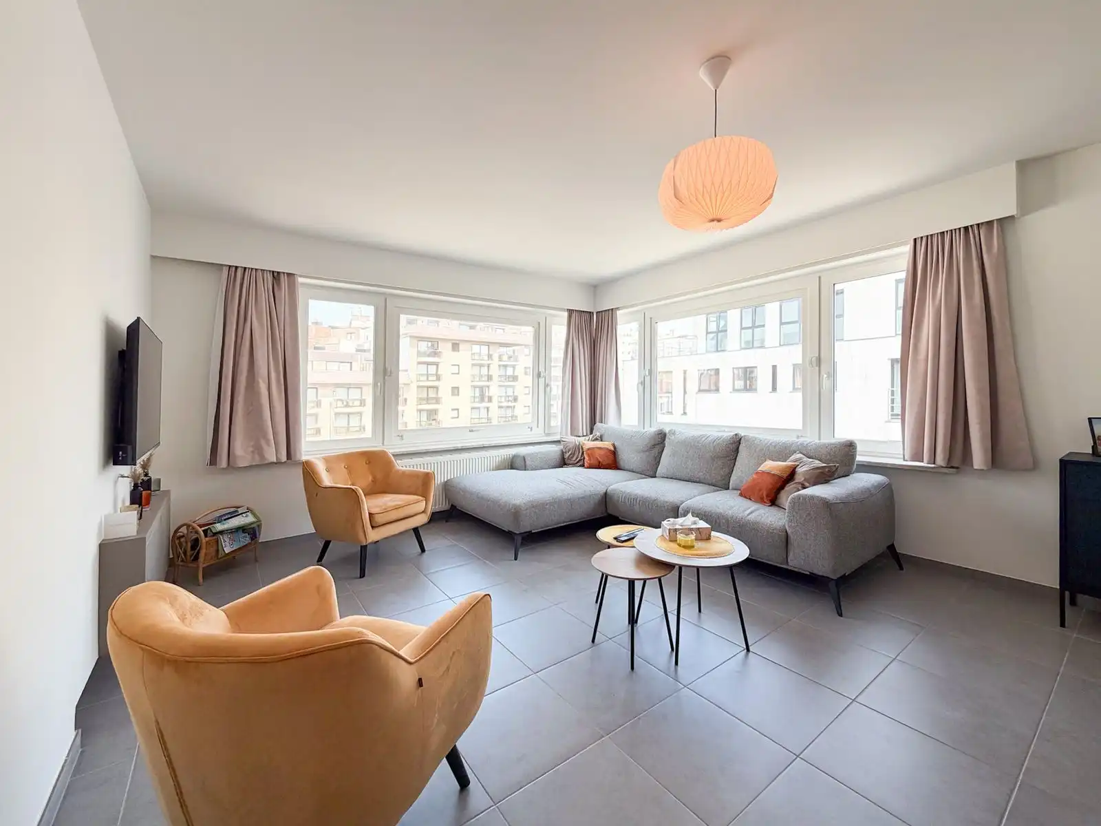 Fanstastisch ruim hoekappartement met 2 slpk én gemeubeld, pal aan zee foto 2