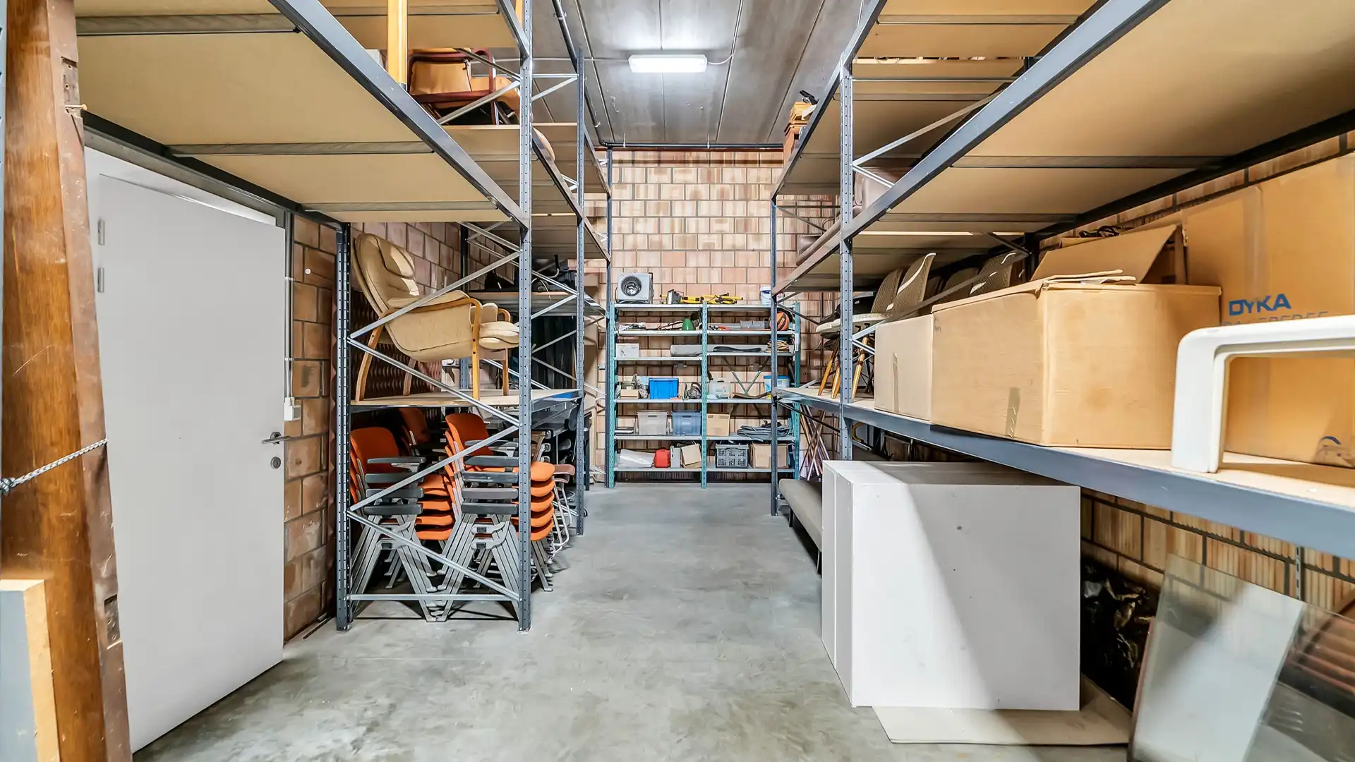 Multifunctioneel KMO-pand met magazijn en woongelegenheid te As foto 21