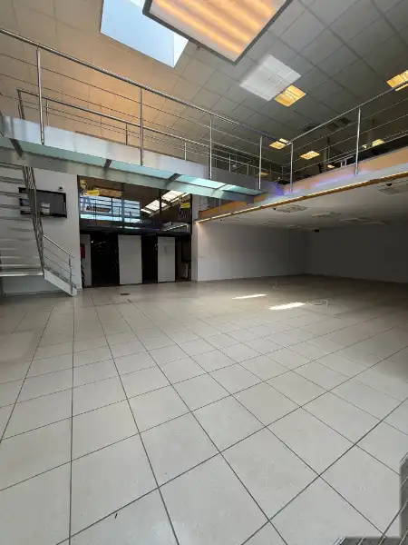 Instapklaar bedrijfsgebouw van 758 m² foto 5