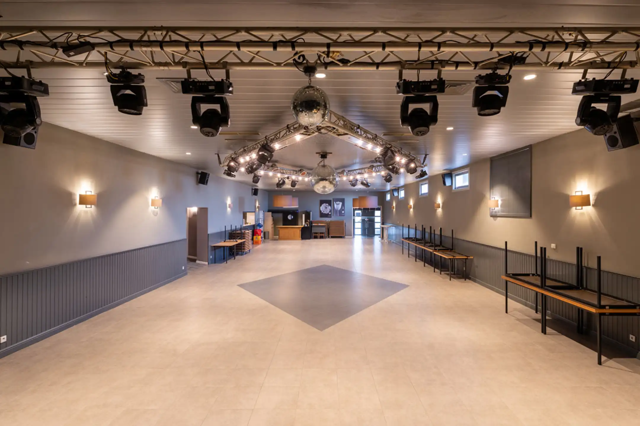 Zeer rendabele feestzaal met café en woonst foto 12