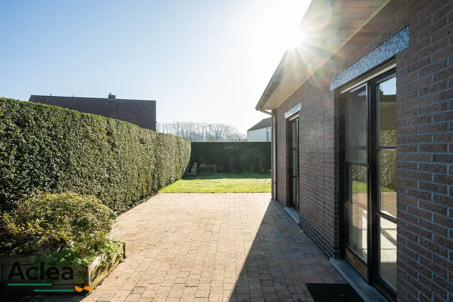 Vrijstaande woning op een zeer goede locatie in Vinderhoute. foto 3