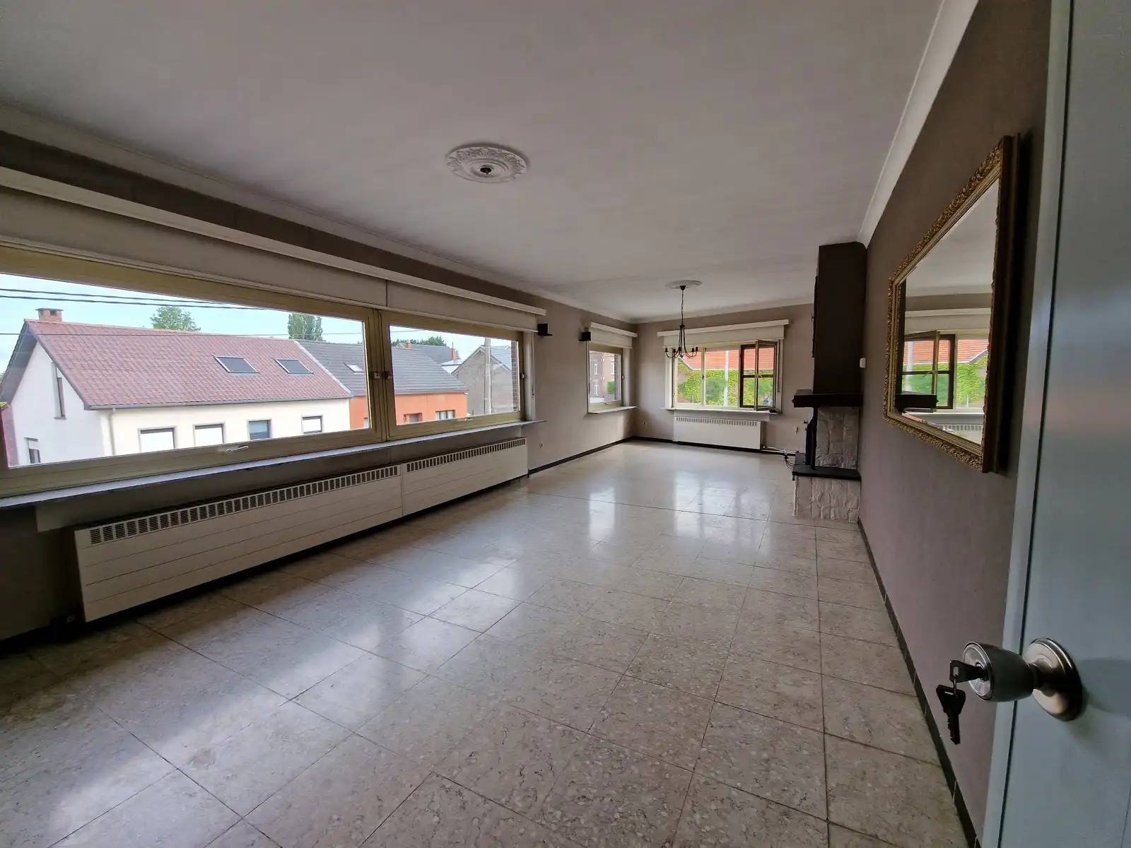 Polyvalente garage 600m² met appartement te Ransberg (Linter) foto 2