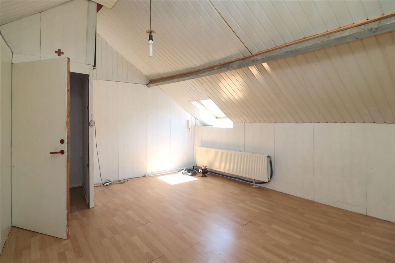 omgeving station en ziekenhuis, stadstuin, label D, neogotische stijl foto 34