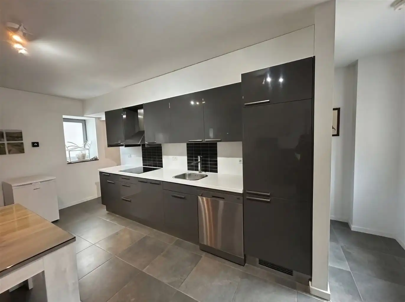 Gezellige stadswoning met 3 slaapkamers en koer, in het centrum van Maaseik. foto 4