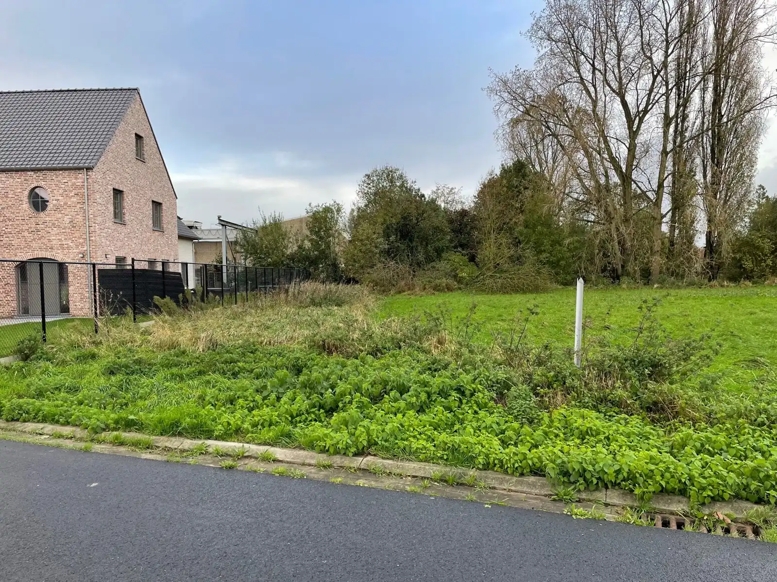 Villaperceel foto {{pictureIndex}}