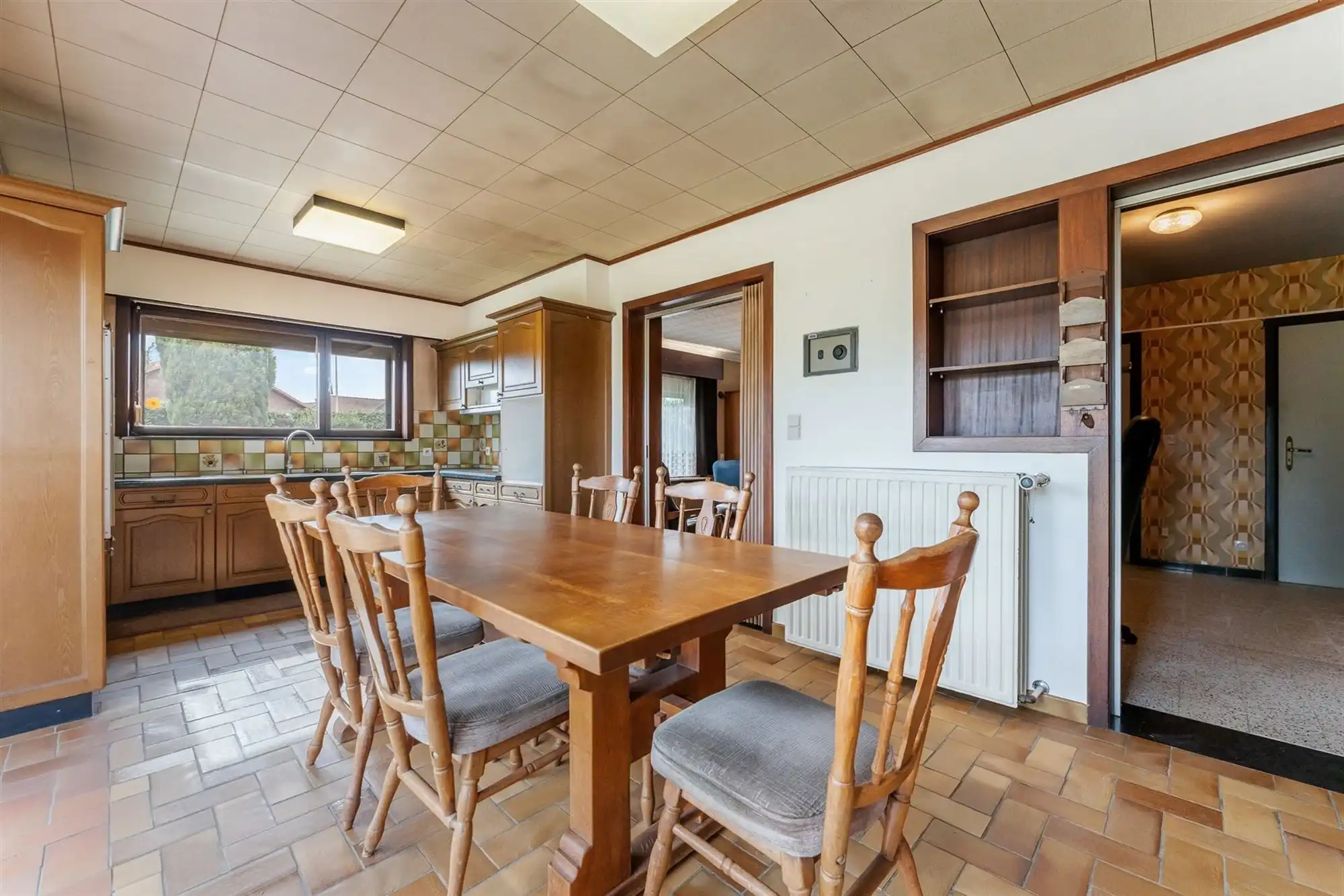 OP TE FRISSEN WONING MET 4 SLAAPKAMERS RUSTIG GELEGEN OP EEN PERCEEL VAN 7A41CA TE PAAL foto 7