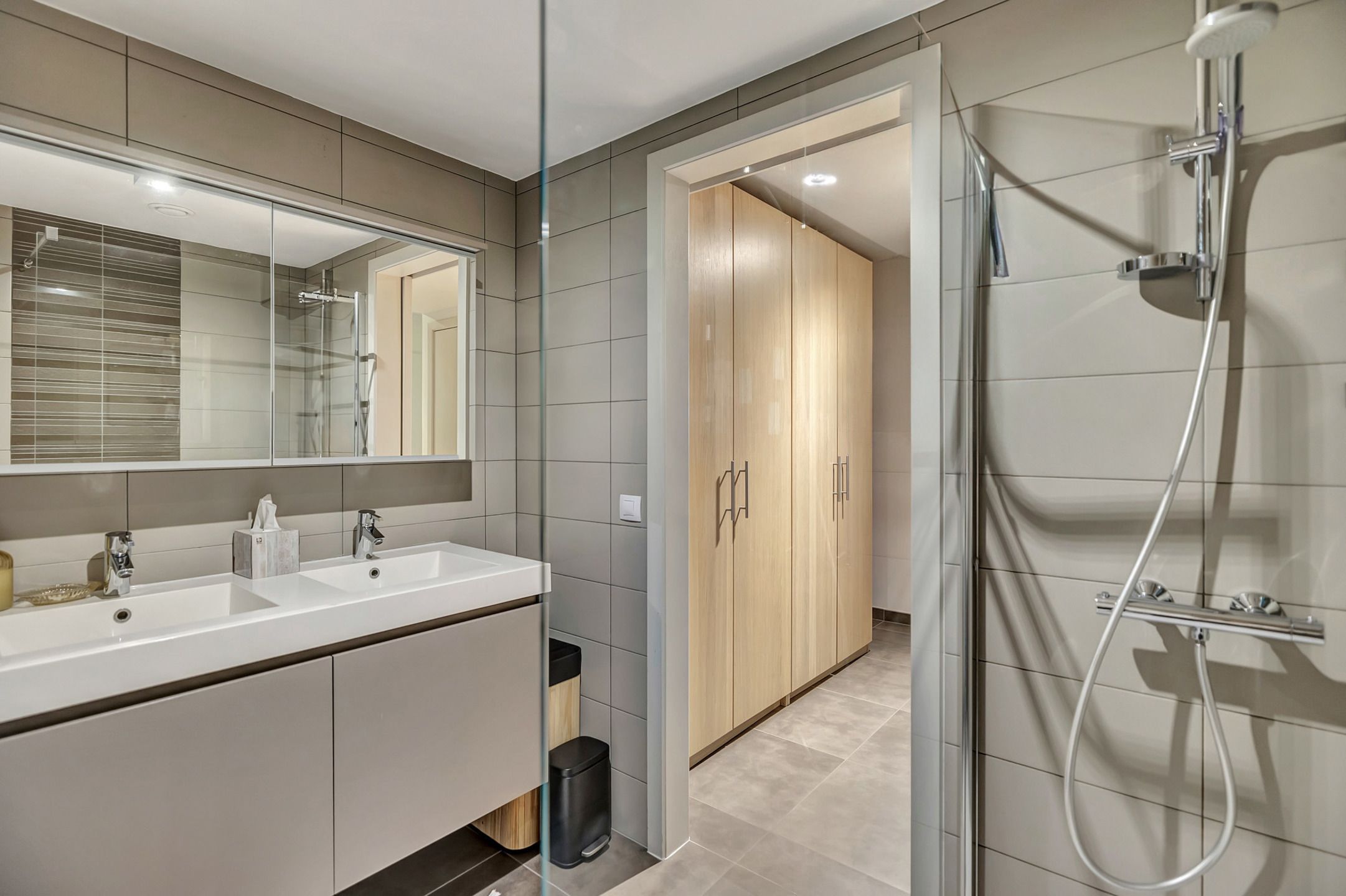 Modern appartement met terras en staanplaats in Denderleeuw foto 12