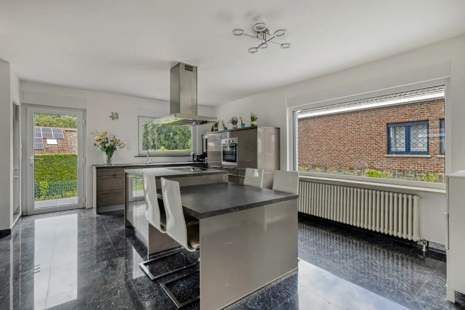 Instapklare woning, voorheen 3 slpk, extra kamers mogelijk foto 4