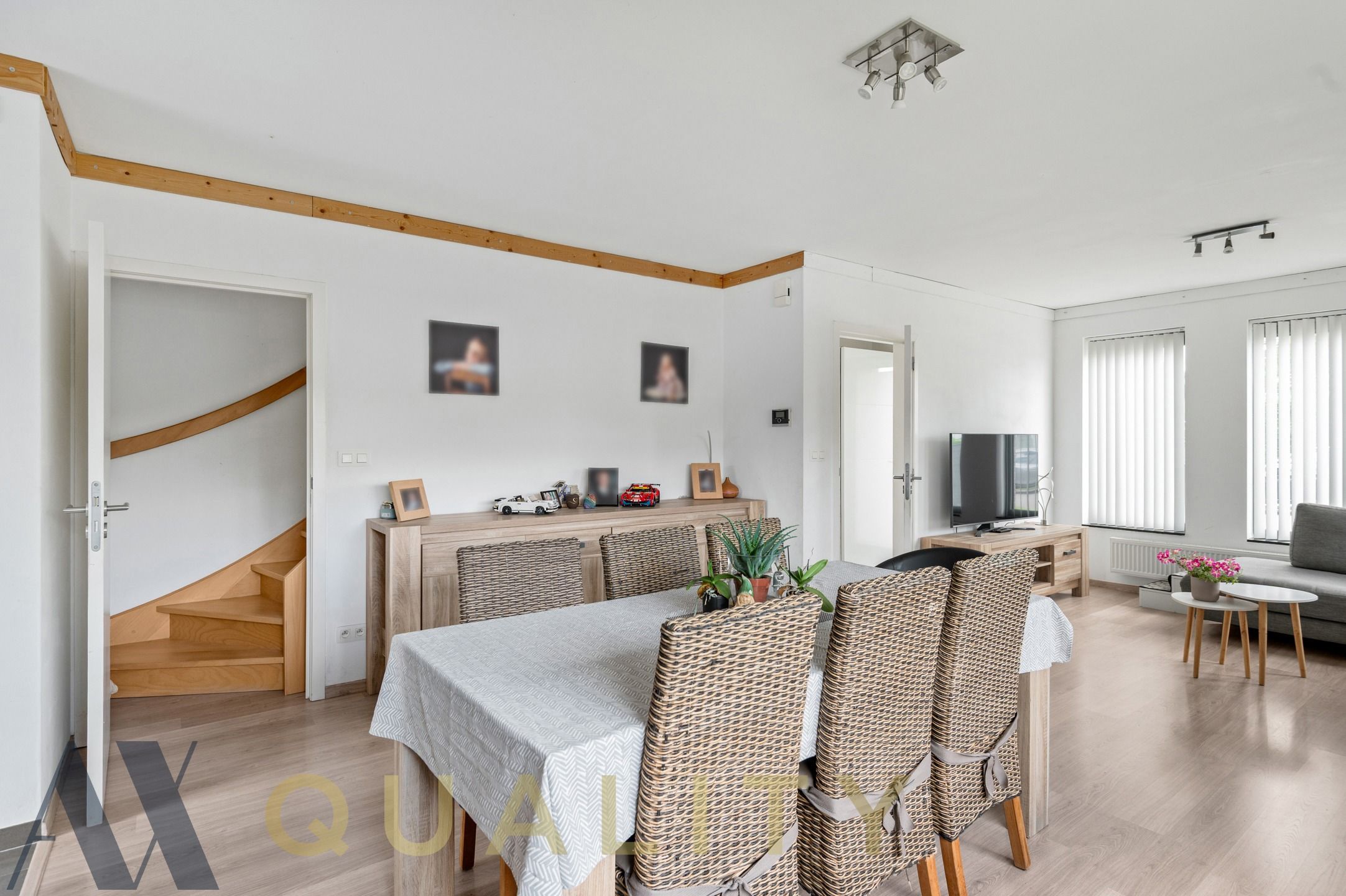 Instapklare recent energiezuinige (energielabel A) Half-open woning met  3 slpk. tuin en dubbele garage foto 6